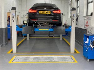 Bicester Service Centre - Class 4 MOT Bay project 7