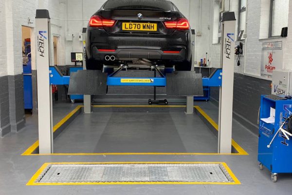 Bicester Service Centre - Class 4 MOT Bay project 7